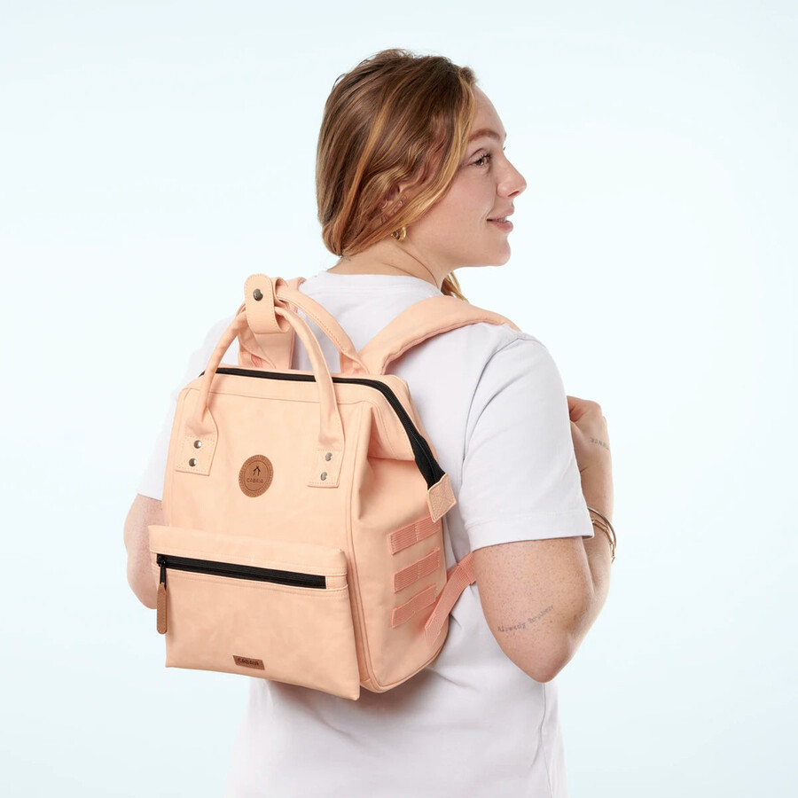 mochila aventurera pequeña como
