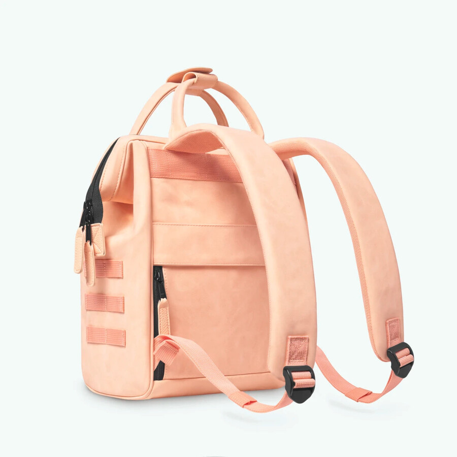 mochila aventurera pequeña como