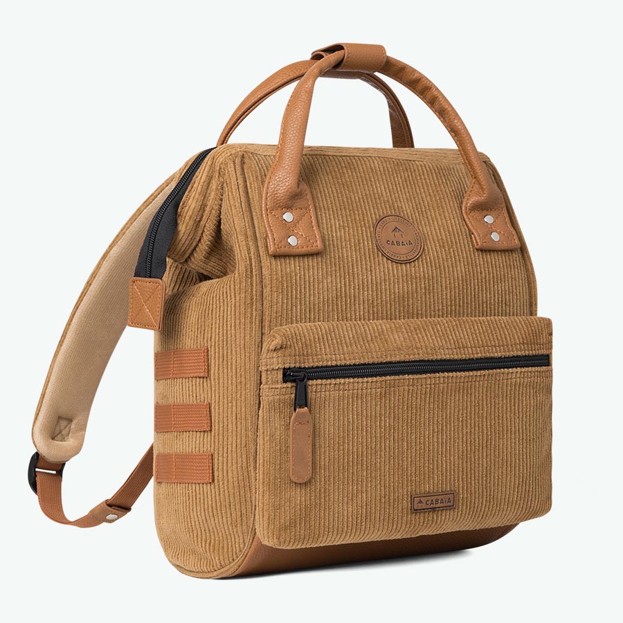 mochila pequeña para aventureros de dubái