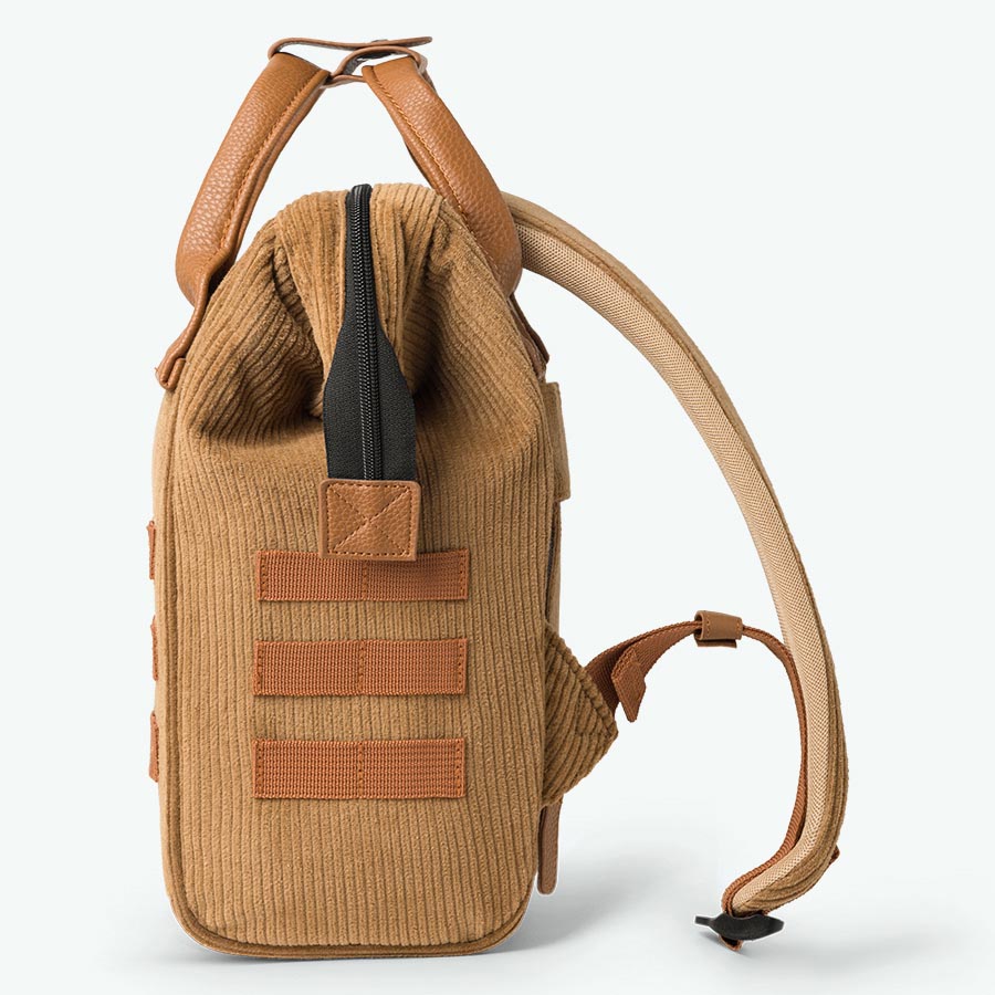 mochila pequeña para aventureros de dubái