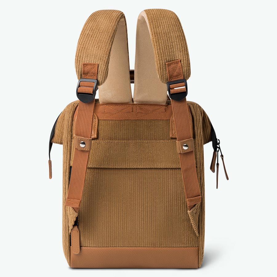 mochila pequeña para aventureros de dubái